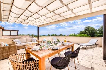 Gîte pour 6 personnes, avec vue ainsi que terrasse et piscine, animaux acceptés dans Bonmont Terres Noves