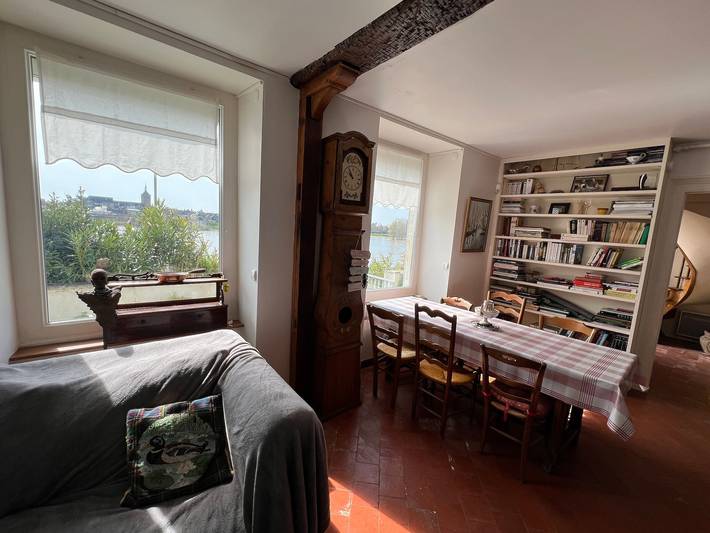 Familienhaus mit Terrasse und Blick auf die Loire in Saint-Denis-de-l'Hôtel, Loire-Tal
