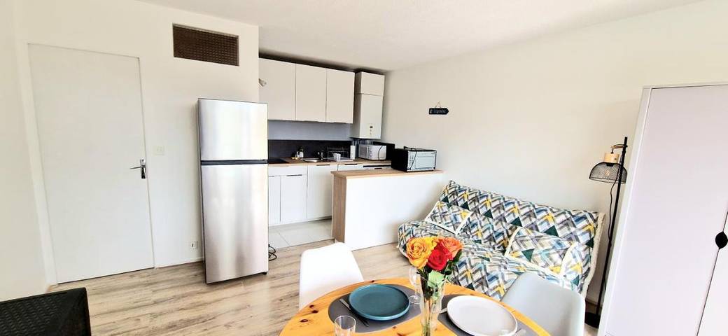 Gîte pour 4 personnes, avec vue ainsi que vue sur le lac et terrasse, animaux acceptés dans Plage de la Légenèse - 3