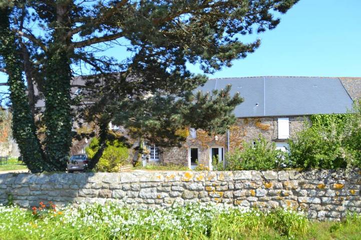 Location de vacances pour 6 personnes, avec jardin à Gouberville