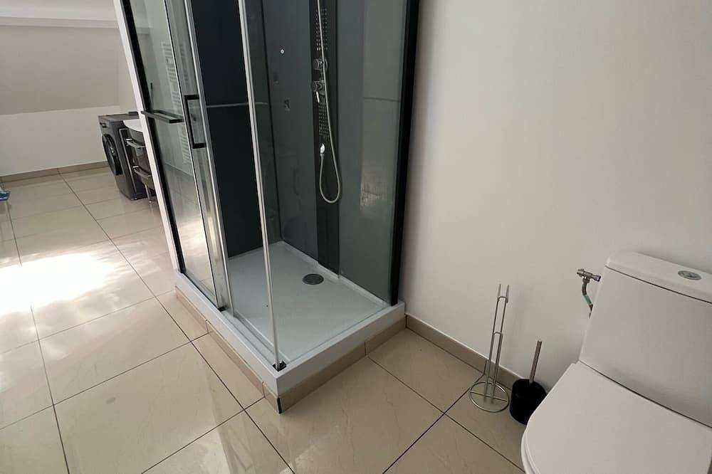 Apartamento entero, Appartement 60 m2 Cosy Proche Paris Cdg au Bord D'un Petit Lac in Le Thillay, Valle del Oise