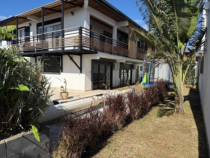 Location de vacances pour 18 personnes, avec piscine ainsi que jacuzzi et balcon, adapté aux familles à Sainte-Suzanne - 3