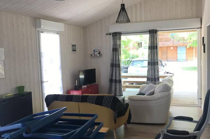 Gîte pour 6 personnes, avec jardin ainsi que terrasse et piscine à Bias - 4
