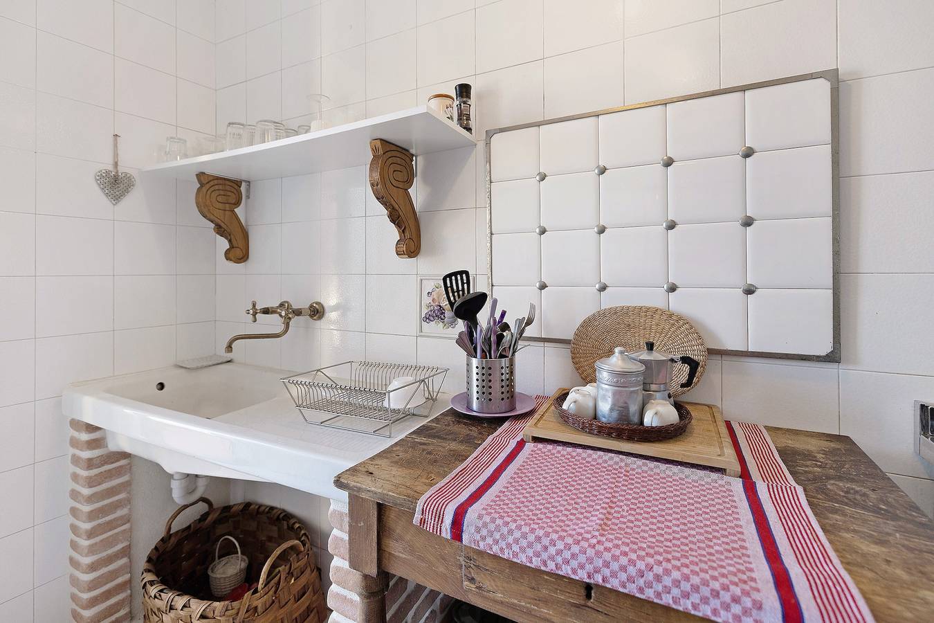 Entire apartment, Apartment "Residenza Stoechas White" with Wi-Fi, Garden & Terrace in Campochiesa, Albenga