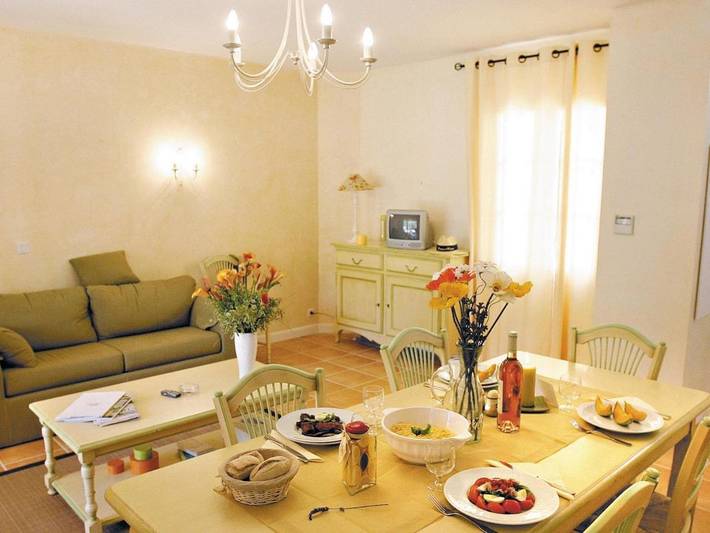 Location de vacances pour 4 personnes, avec Terrasse et Jardin ainsi que Piscine et Sauna dans Domaine de Fayence - 2