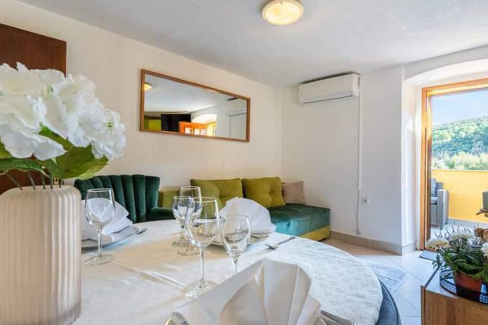 Ganze Wohnung, Sunny Side Apartment Loreta - One Bedroom Apartment in Valun, Cres