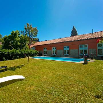 Casa rural con piscina para 3 personas, con vistas además de piscina y jardín, Se admiten mascotas en Navarra
