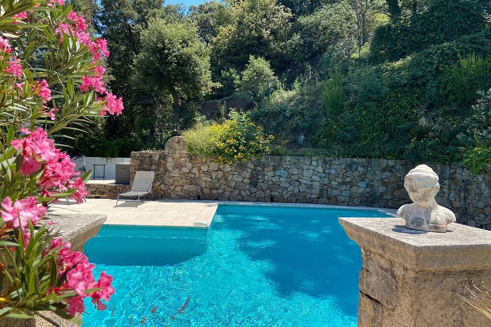 Ferienhaus 'Paisible mit privatem Pool', Bergblick, Wlan und Klimaanlage in Tanneron, Draguignan Region