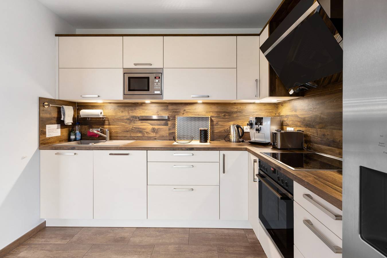 Apartamento entero, Apartamento "Spanier" con vistas al lago, terraza privada y Wi-Fi in Pouch, Muldestausee