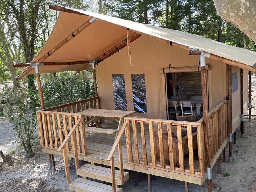Camping Lodges & Nature - Tente en toile et en bois 5 personnes - Lodge Safari in Avignon, Vaucluse