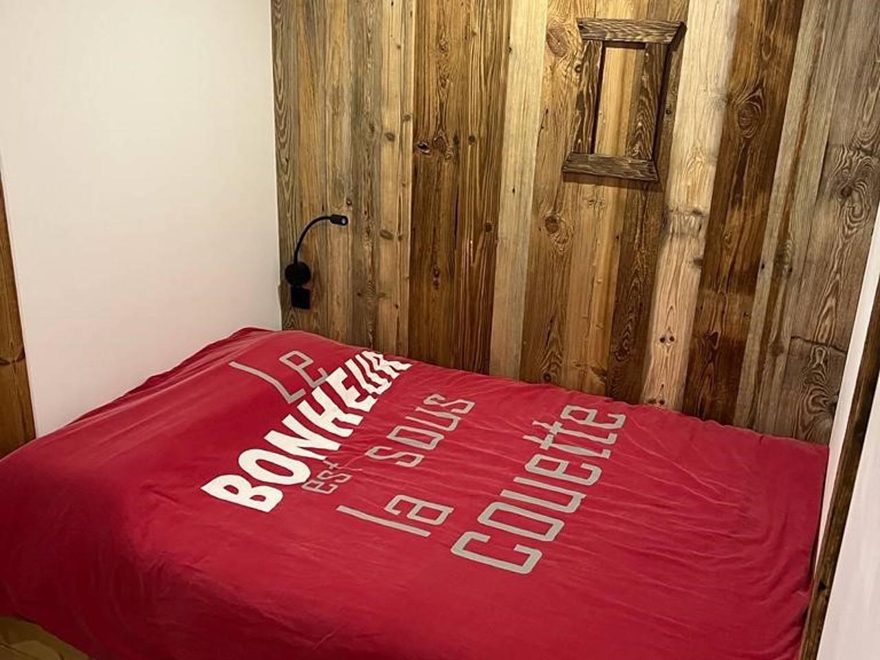 Apartamento entero, Apartamento moderno en el centro con aparcamiento y mascotas permitidas - 6 pers. in Les Carroz, Arâches-la-Frasse