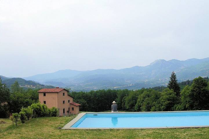 Agriturismo per 8 persone, con balcone e giardino in Castelnuovo di Garfagnana