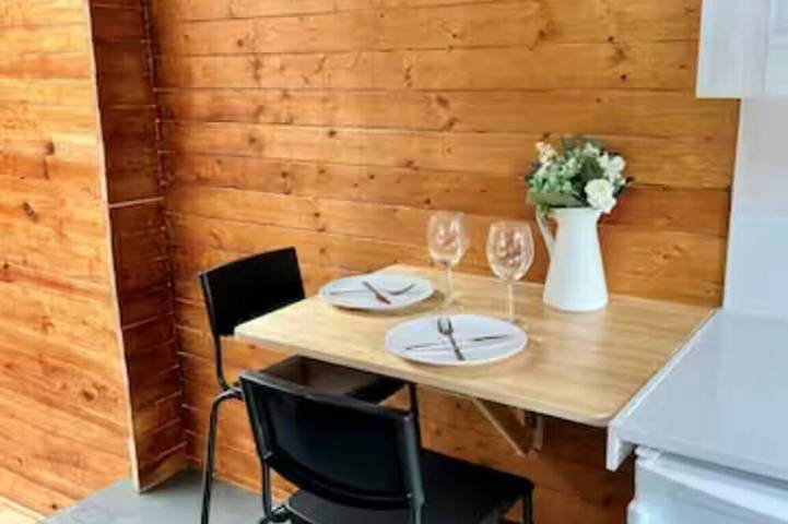 Intimate and exclusive penthouse cabin with jacuzzi, terrace and barbecue in Barcelona Centre, Barcelona