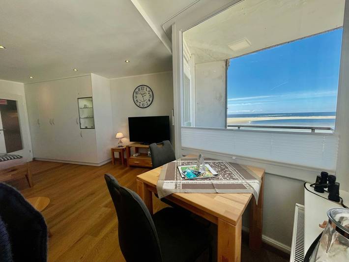 Ferienwohnung für 2 Personen, mit Balkon und Seeblick sowie Ausblick auf Borkum