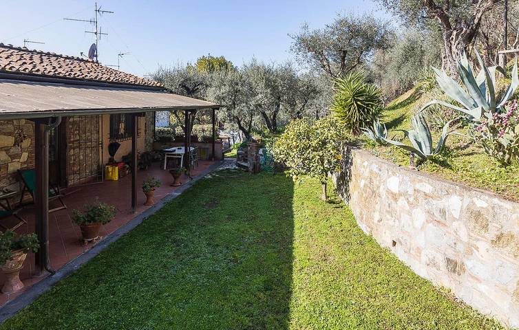 Sonnige Wohnung mit Terrasse und Garten, Massarosa in Massarosa, Italienische Riviera