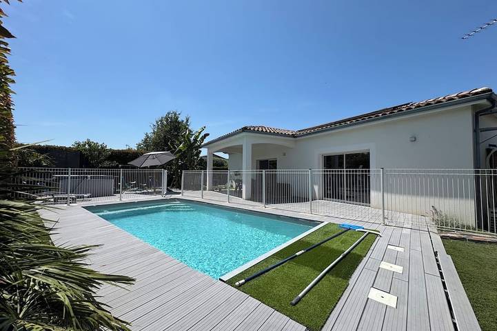 Location de vacances pour 8 personnes, avec jacuzzi ainsi que balcon et jardin à Albias