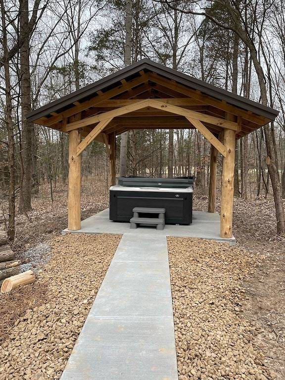 Brand new cabin in the woods with hot tub 1/2 mile from Starview Winery in Union County (IL)