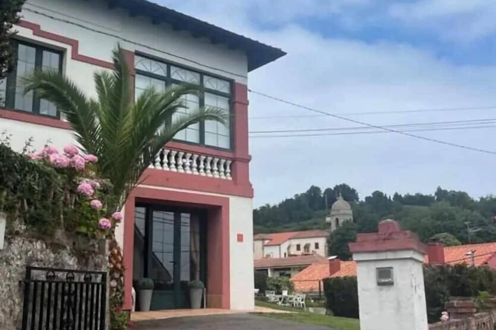 Appartement entier, Perfect getaway in a typical Asturian house with sea views, garden and parking. in Colunga, Côte Cantabrique