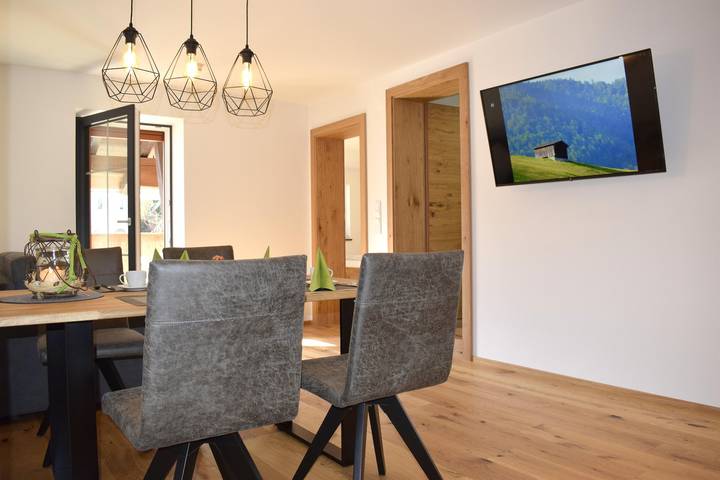 Ferienwohnung für 5 Personen, mit Balkon und Terrasse sowie Seeblick und Ausblick in Thiersee - 4