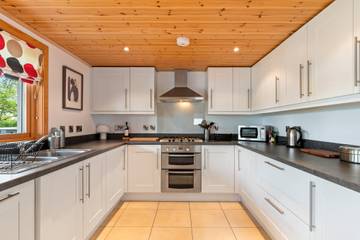 Chalet for 6 People in Penally, South-Wales, Photo 2