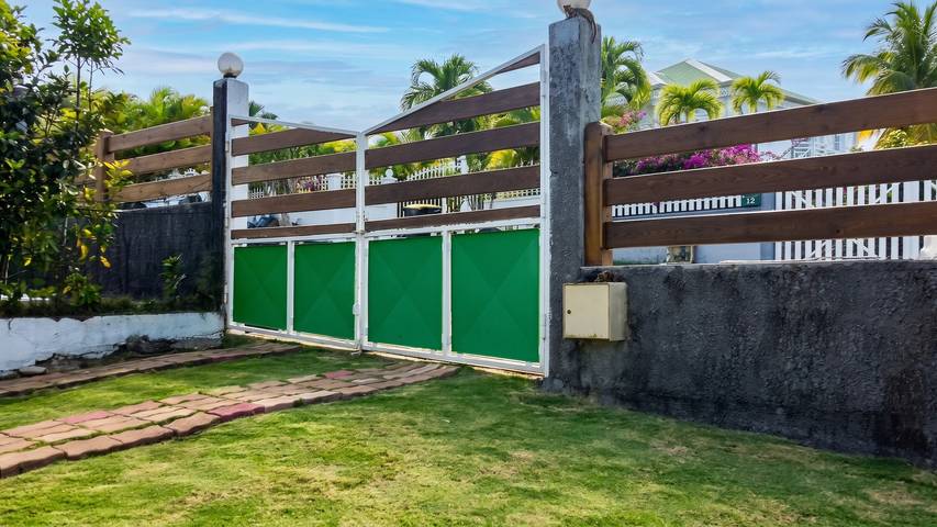 Apartamento entero, Apartamento encantador en Baie Mahault con bonita terraza – 30 m² in Baie-Mahault, Guadalupe