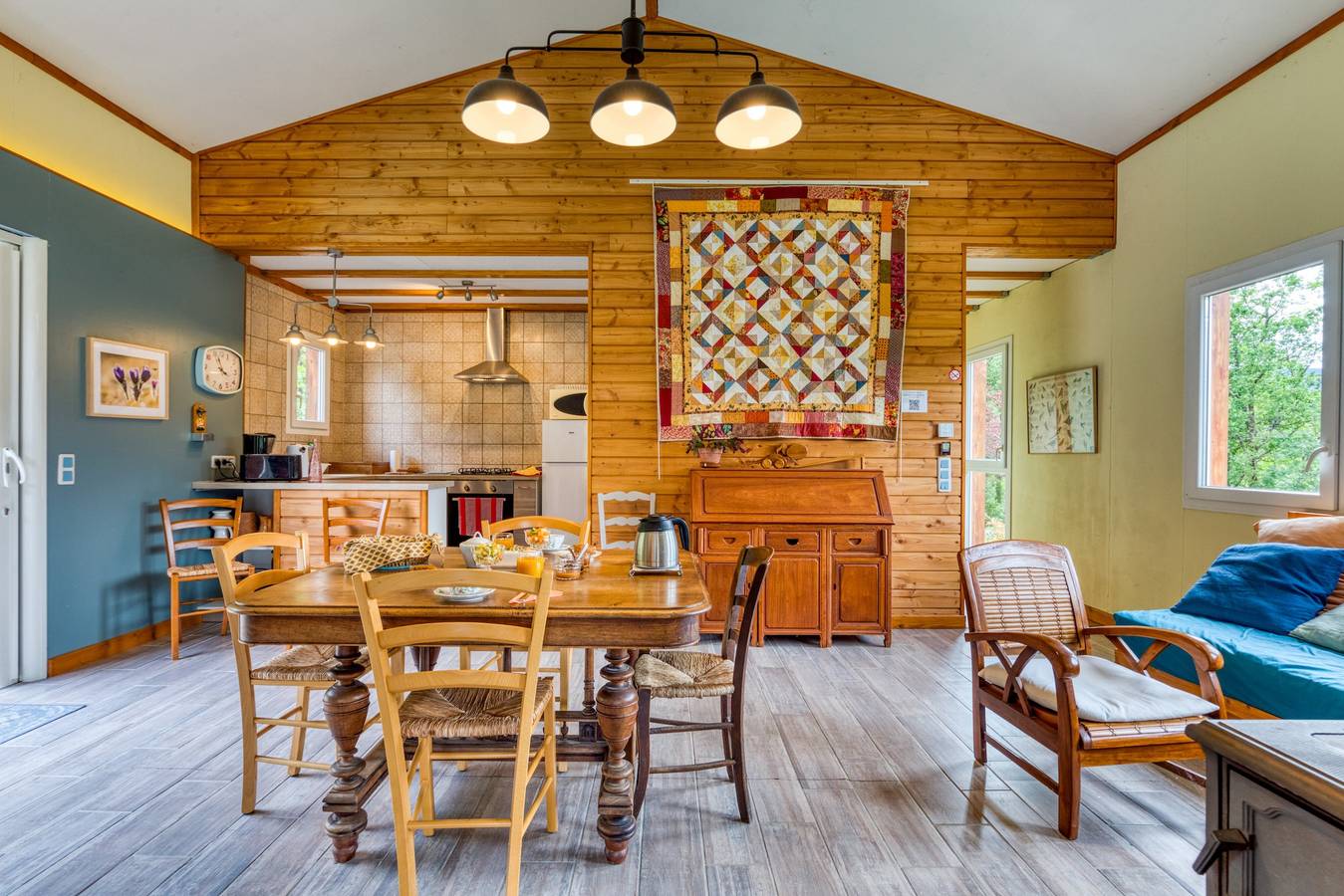 Gastenkamer 'Chambre Madeleine' met gedeeld zwembad, terras en wifi, foto 9
