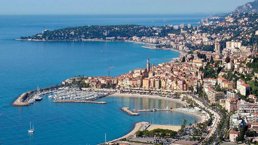 Chambre d’hôte pour 4 personnes, avec Terrasse et Jardin ainsi que Piscine et Vue à Beausoleil