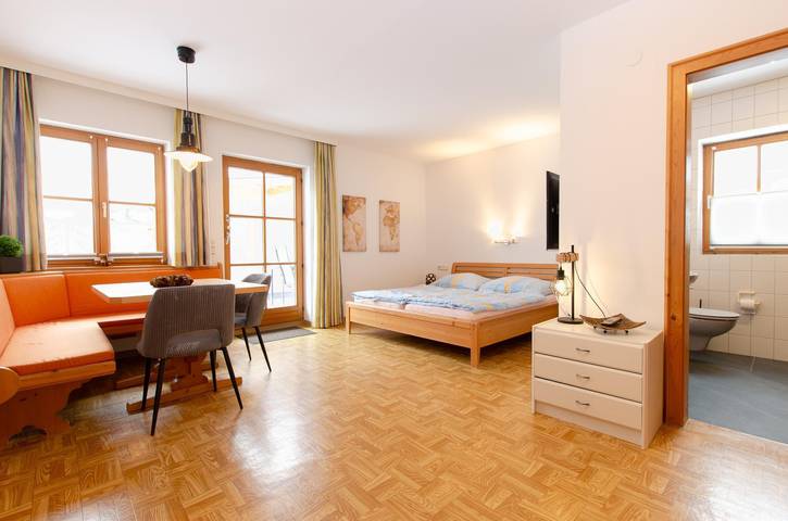 Ferienwohnung für 5 Personen, mit Terrasse und Garten sowie Ausblick