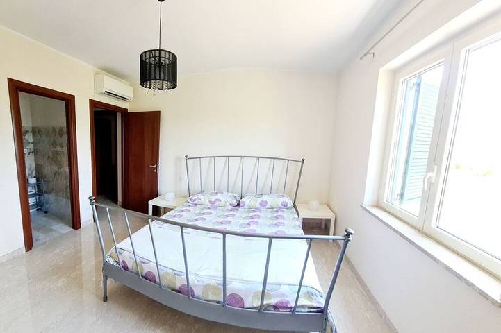 Gîte pour 6 personnes, avec jardin à Atina - 3