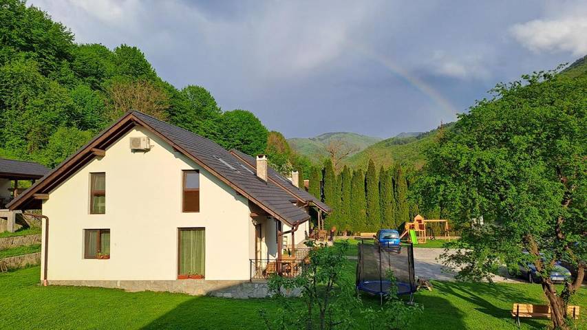Casa rural para 10 personas, con piscina además de vistas y jardín en Bulgaria