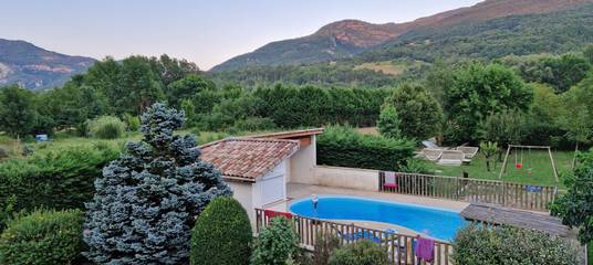 Gîte pour 4 personnes, avec terrasse ainsi que piscine et jardin dans Pontaix