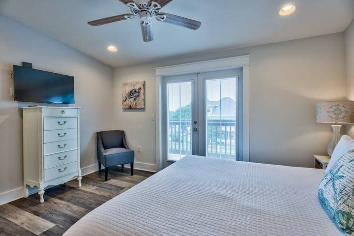 Vacation house for 24 people, with pool and balcony, with pets the Florida Panhandle