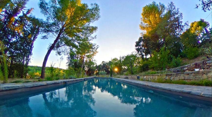 Chambre d’hôte pour 4 personnes, avec Terrasse ainsi que Jardin et Piscine