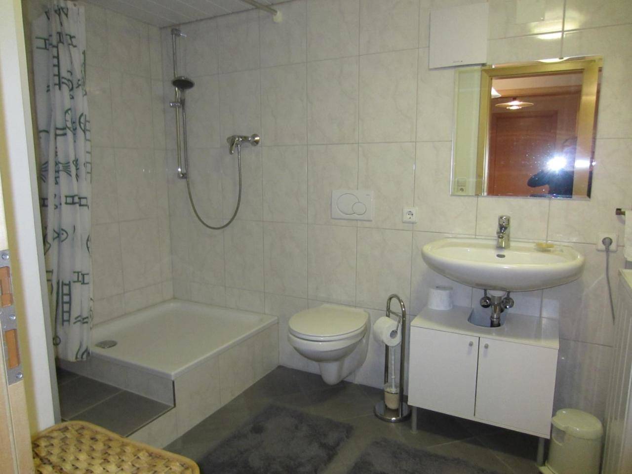 Ganze Ferienwohnung, Christine Oparaugo - Privatzimmer mit Dusche in Leutkirch im Allgäu, Region Bodensee-Oberschwaben