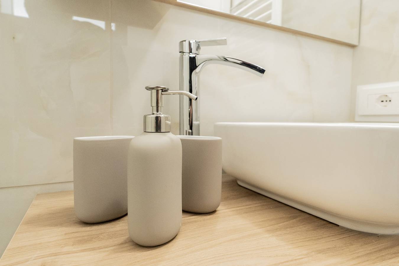 Entire apartment, Holiday Apartment "3" with Lake View, Shared Pool & Wi-Fi in Comune di Carlazzo, Lago di Lugano (Italy)