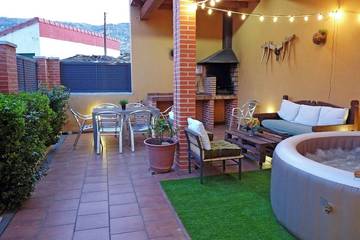 Casa rural para 6 personas, con jardín además de piscina y jacuzzi en Solosancho