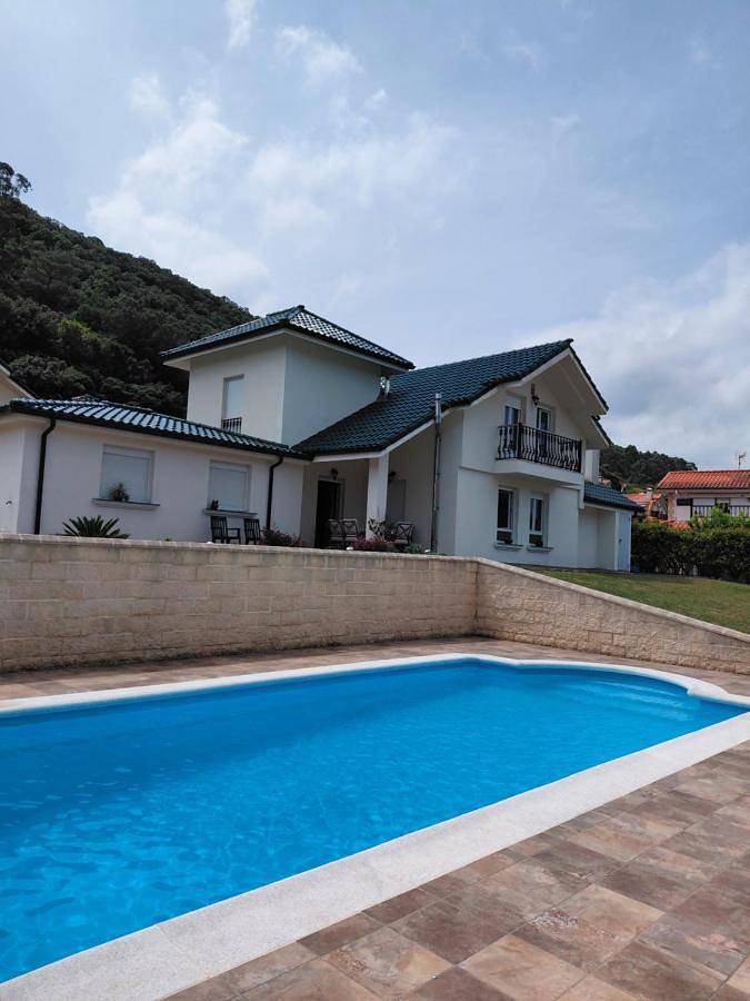 Ferienhaus für 8 Personen, mit Garten und Terrasse sowie Ausblick und Pool - 1