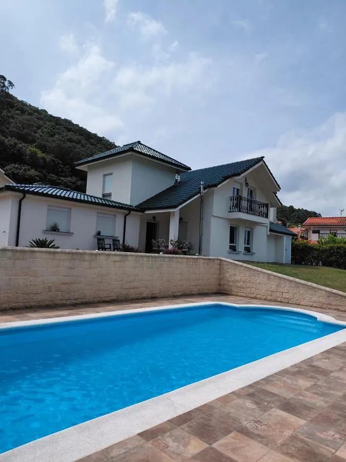 Ferienhaus für 8 Personen, mit Pool und Garten sowie Terrasse und Ausblick - 1
