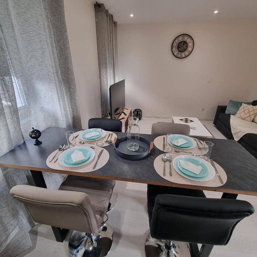 Appartement entier, One-Bedroom Apartment in Oyonnax, Nantua
