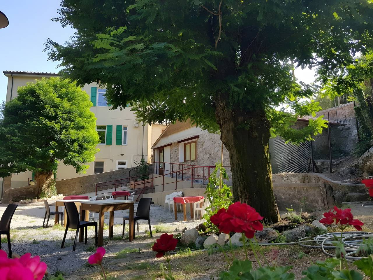 Appartamento intero, Appartamento 'Camera Papavero - Poggio Alla Luna' con vista montagna, terrazza e Wi-Fi in Montieri, Provincia di Grosseto