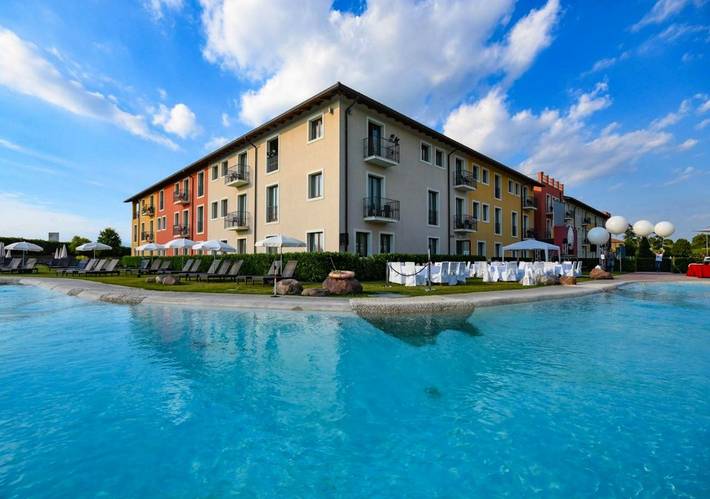 Hotel, mit Garten und Pool