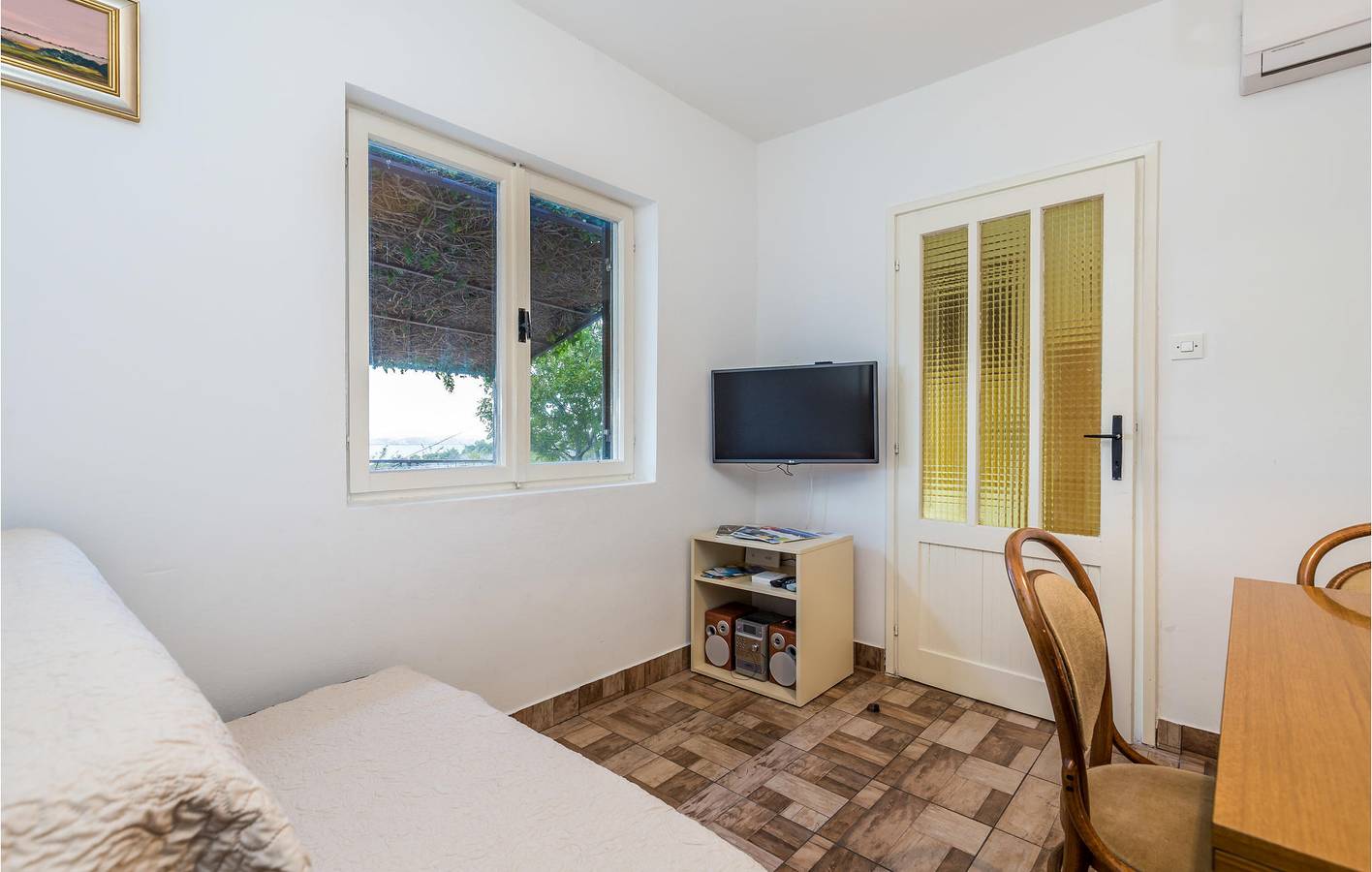 Gemütliche Ferienwohnung in Strandnähe mit WLAN, Klimaanlage und Terrasse in Jablanac, Naturpark Velebit