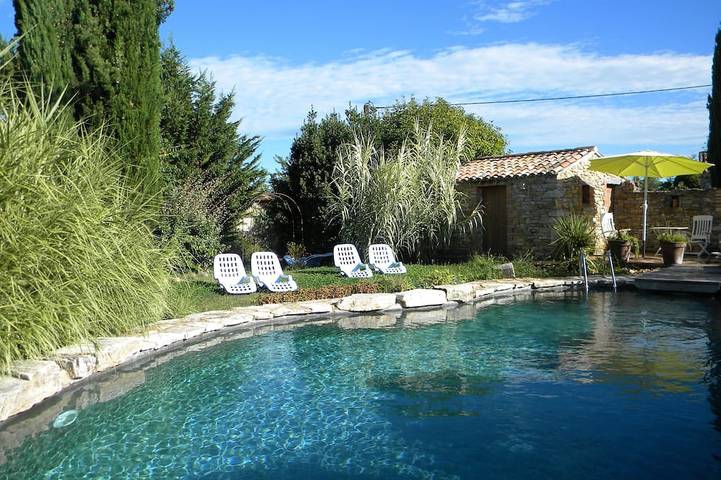 Location de vacances pour 4 personnes, avec piscine ainsi que terrasse et jardin à Saint-Jean-de-Maruéjols-et-Avéjan
