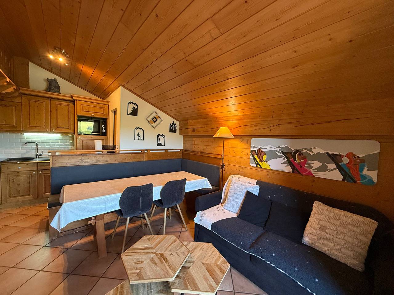 Entire apartment, T4 Apartment in Les Saisies with Balcony and Covered Parking in Hauteluce, Albertville region