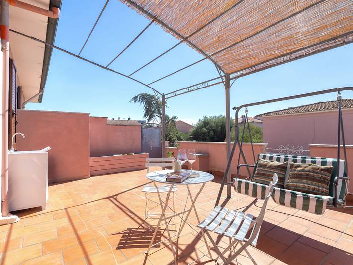 Gîte pour 2 personnes, avec terrasse dans Olbia - 2