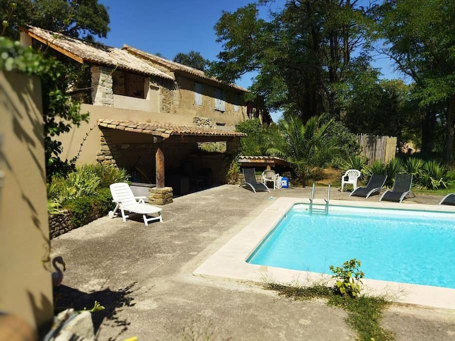 Appartement entier, Beau logis indépendant dans mas piscine 4 pers in Pujaut, Région de Nîmes