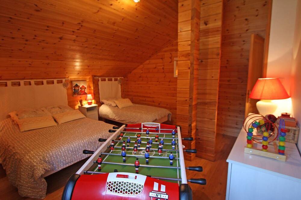 Chalet chaleureux avec sauna, terrain, terrasse et babyfoot à Saint-Nabord in Saint-Nabord, Région d'Épinal