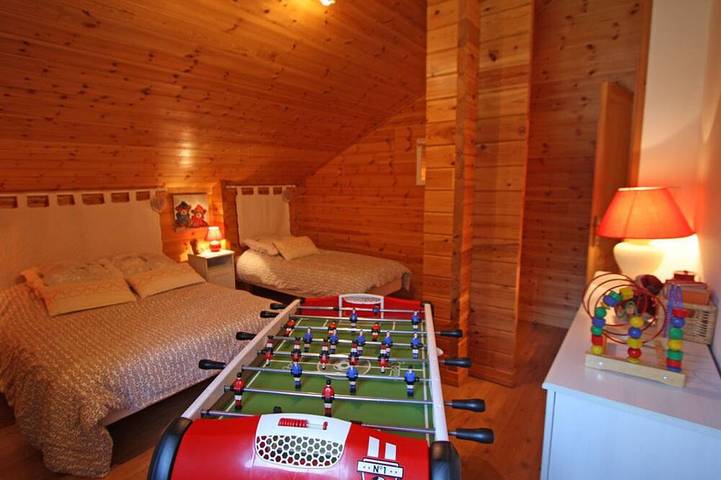 Chalet chaleureux avec sauna, terrain, terrasse et babyfoot à Saint-Nabord in Saint-Nabord, Région d'Épinal