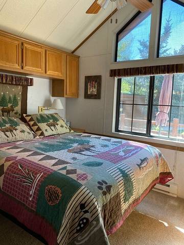 Log Cabin for 2 Guests in Breckenridge, Summit County, Picture 2
