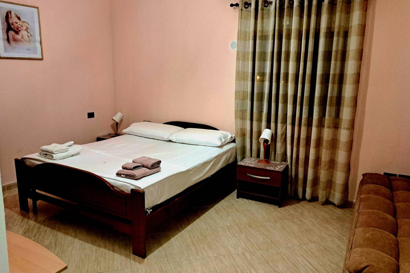 Geheel vakantieappartement, Vakantieappartement voor 2 personen met terras in Durrës (stad), Albanië
